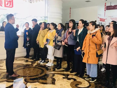 熱烈歡迎丨昌禾商學院，柔然彩虹隊光臨寧夏昌禾裝飾參觀學習！